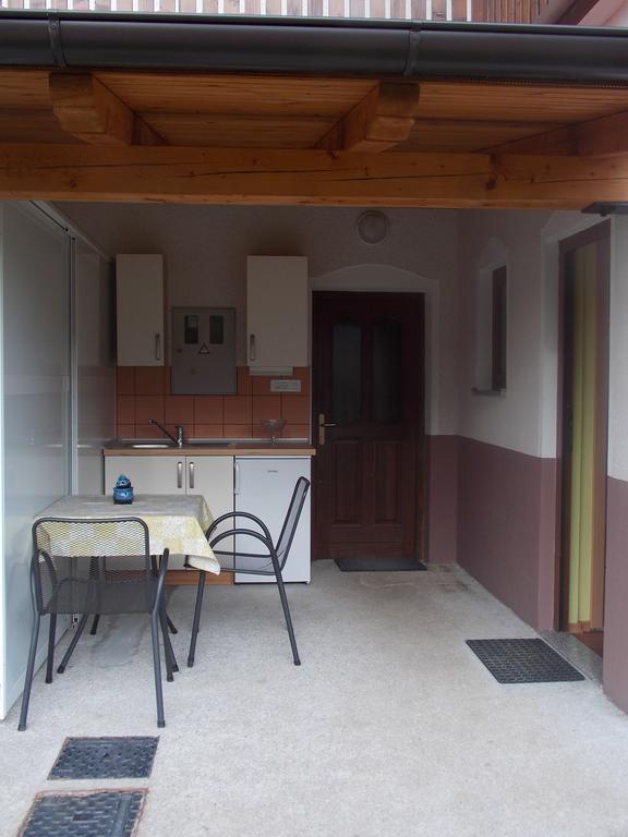 Apartment And Room Natasa Kobarid Quarto foto